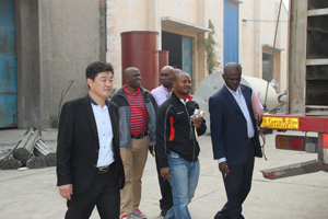 榨油機(jī)采購客戶考察團(tuán)