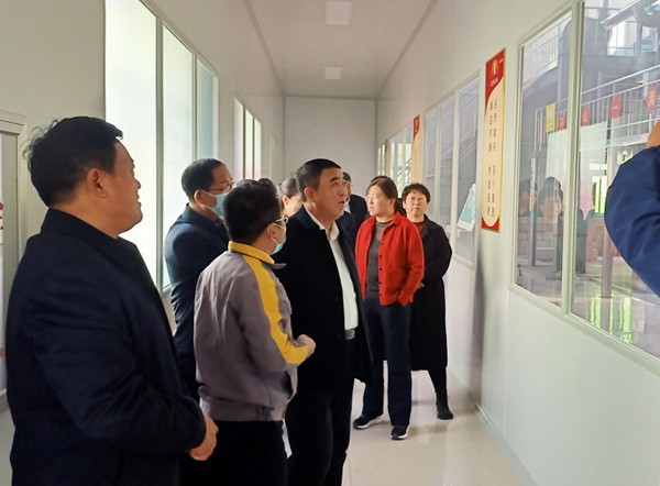 河南省農業(yè)廳專家驗收小組對蘭考花生基地及特香型花生油加工設備進行綠色食品加工認證驗收(圖4)