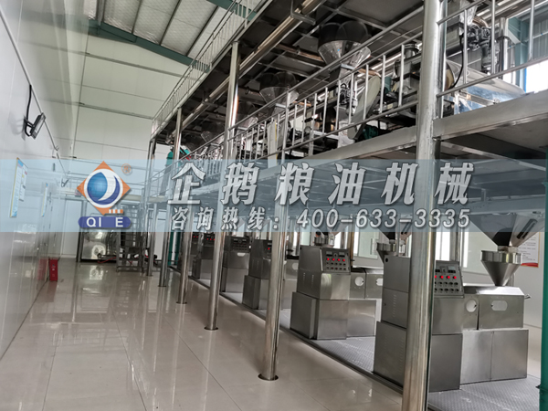 河南省農業(yè)廳專家驗收小組對蘭考花生基地及特香型花生油加工設備進行綠色食品加工認證驗收(圖6)