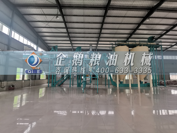 河南省農業(yè)廳專家驗收小組對蘭考花生基地及特香型花生油加工設備進行綠色食品加工認證驗收(圖7)